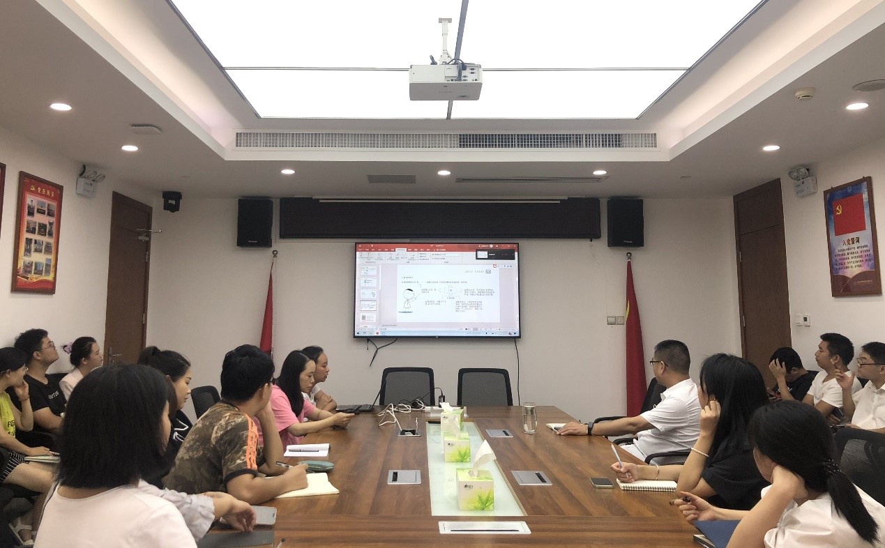 抓培训 练内功 提服务.jpg