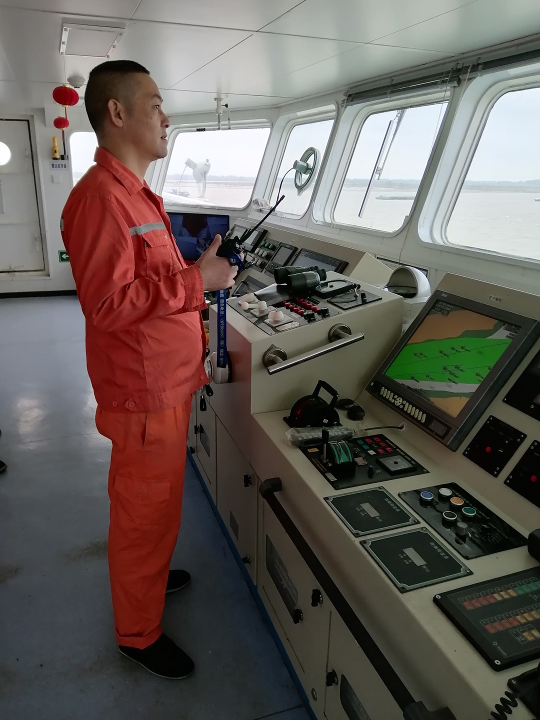 刘中南船长照片2.jpg